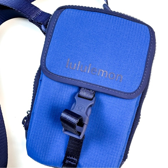 Lululemon Zip Top Crossbody Bag - Picture 3 of 8